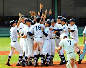 富山商業高校野球部ベンチ入りメンバーの出身地と中学校は 前崎秀和監督の経歴は Leoのやじ馬雑記